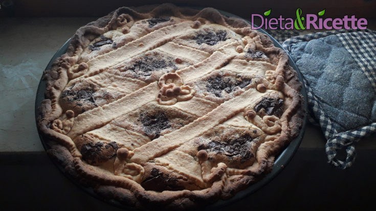 crostata alla ricotta appena sfornata