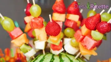 Spiedini di frutta fresca, una Ricetta facile, sana e colorata